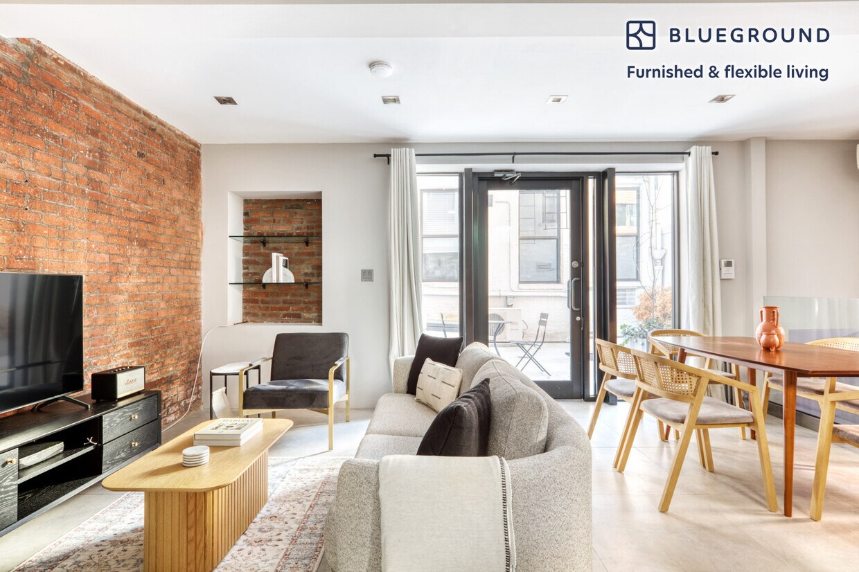 Foto principal - 213 E 26th St