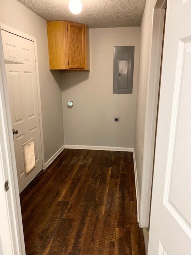 Building Photo - Beautifully remodeled home located on spacious corner lot