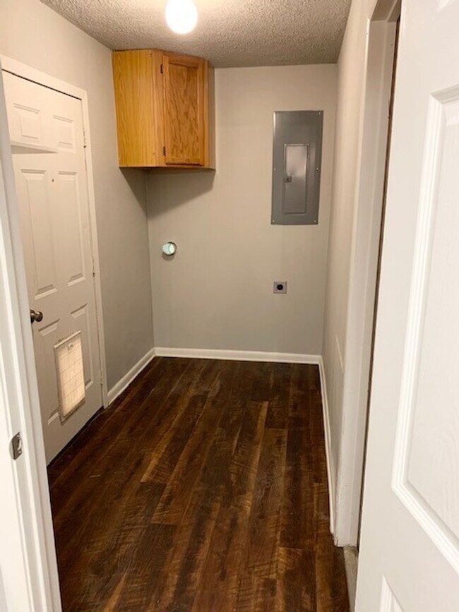 Foto del edificio - Beautifully remodeled home located on spacious corner lot