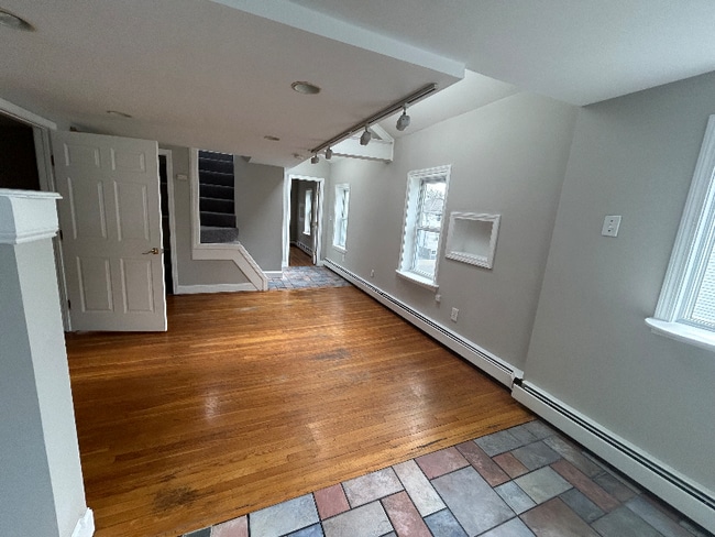 Building Photo - 18 Grove St