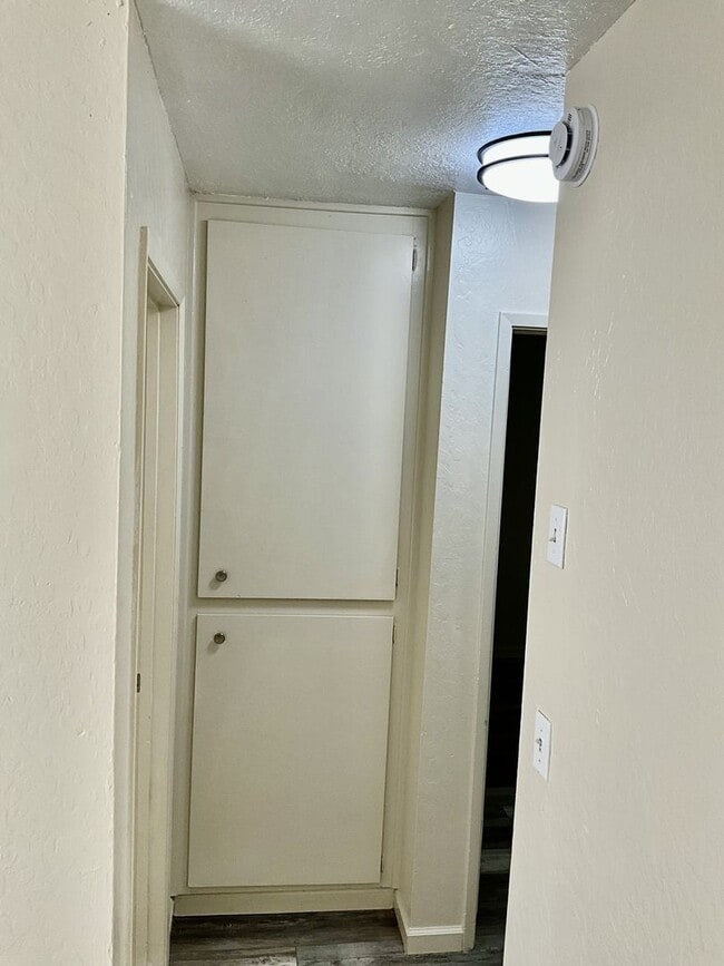 Building Photo - Cottonwood