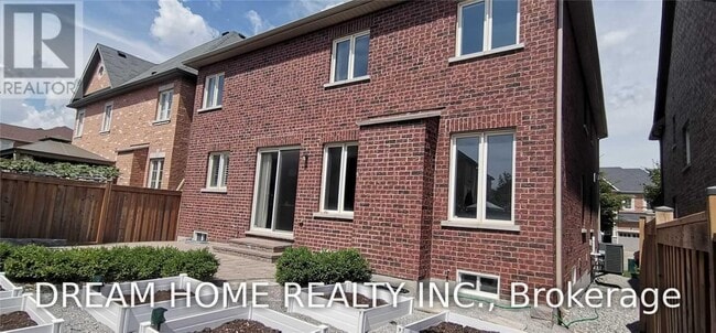 Building Photo - 53 Hermitage Blvd