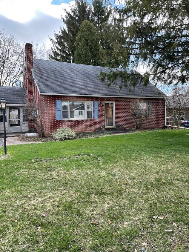 218 Pine Tree Ave Unit 1, Boalsburg, PA 16827 Apartments in Boalsburg