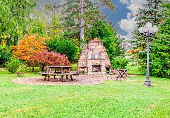 Foto del edificio - 9471 Mayfield Rd