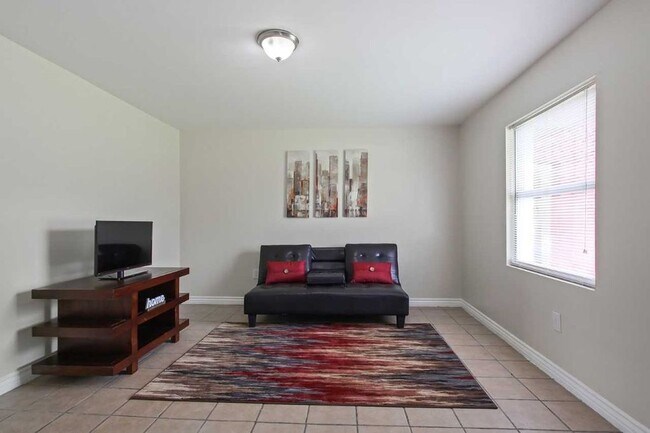 Foto del edificio - 3300 Garden Oaks Dr