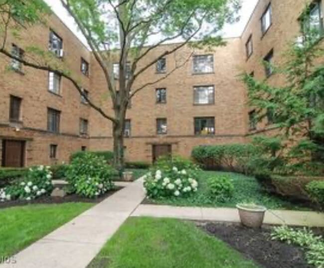 Foto del edificio - 1557 Monroe Ave