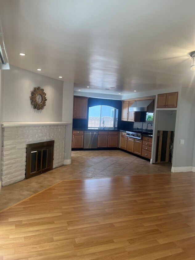 Building Photo - 24027 Welby Way