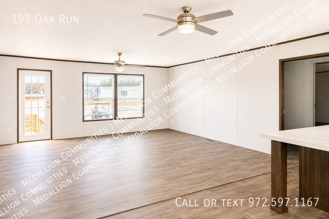 Building Photo - 193 Oak Run