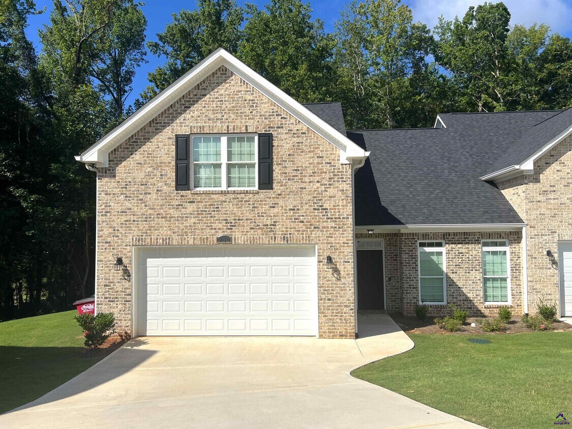 Foto principal - 250 High Ridge Ct
