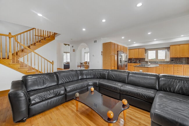 Foto del edificio - 9131 Delphia St