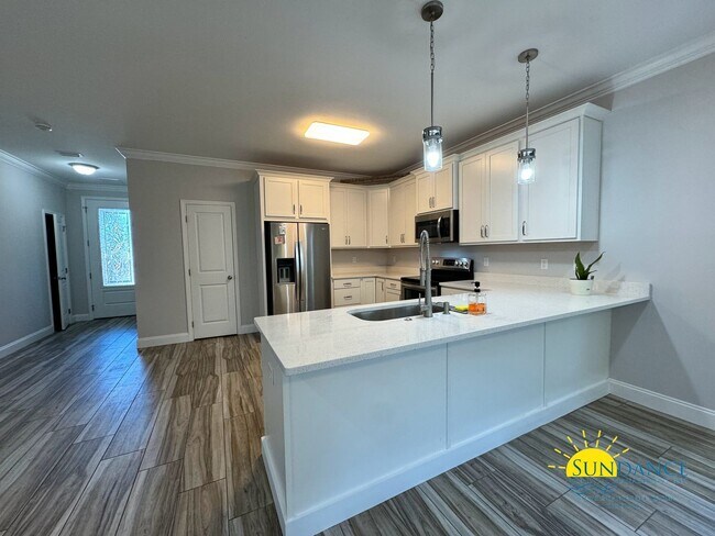 Building Photo - Beautiful 4 Bedroom Home in Mary Esther!