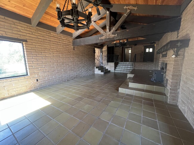 Building Photo - 3981 Snow Creek Rd