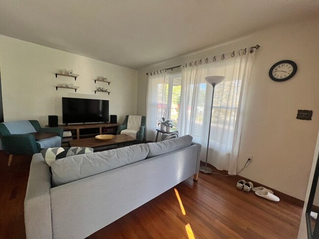 Building Photo - 411 N Hillsdale Dr