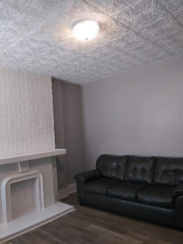 Livingroom - 1709 Forbes Ave