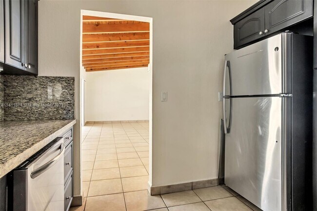 Foto del edificio - $3600 650 NE 178th St