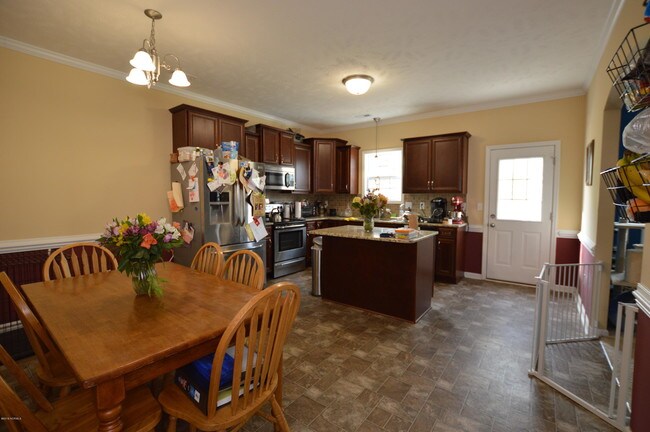 Foto del edificio - 100 Sparrow Point Ln
