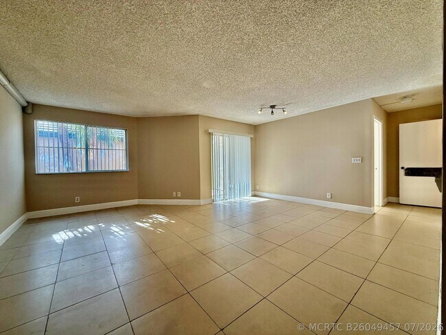 Foto del edificio - 9901 Westview Dr