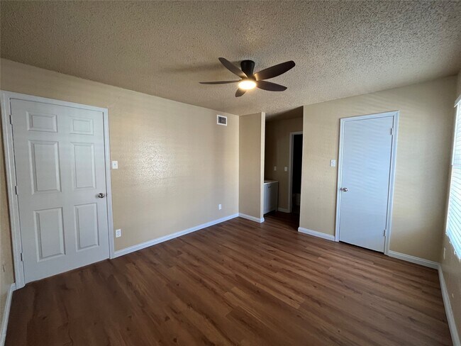 Building Photo - 2750 Holly Hall St