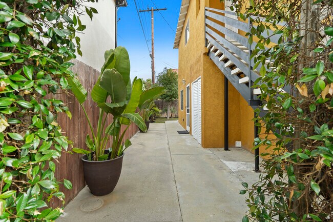 Building Photo - 8615 Higuera St