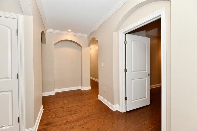 Building Photo - 8555 One W Dr