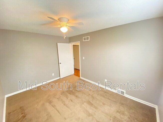 Foto del edificio - 6145 Quince Rd