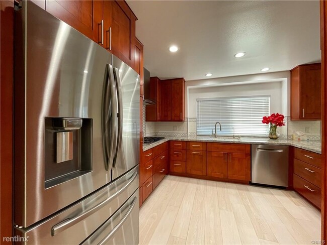 Building Photo - 3 br, 2 bath House - 1169 Princess Ct