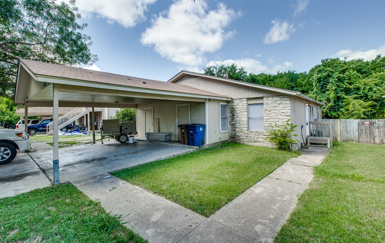 Foto principal - 5707 Spring Meadow Rd