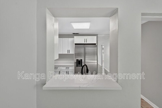 Building Photo - 1037 W 28th St