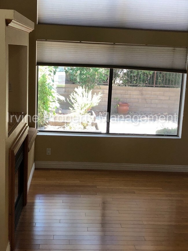 Foto del edificio - Lovely Lake Forest Home!