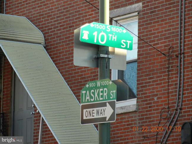 Building Photo - 1003 Tasker St