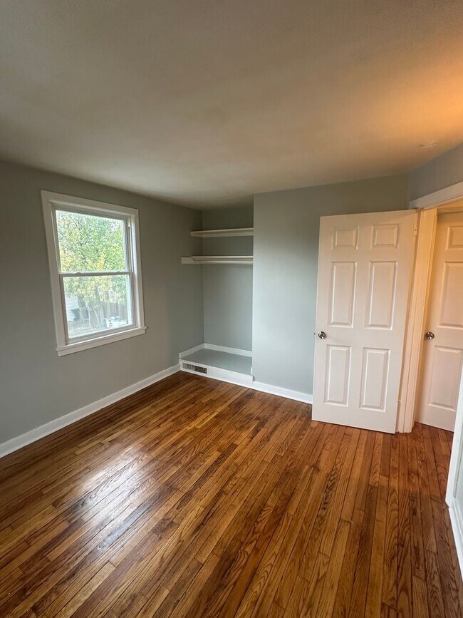 Building Photo - 18-24-24 Balzac Ct