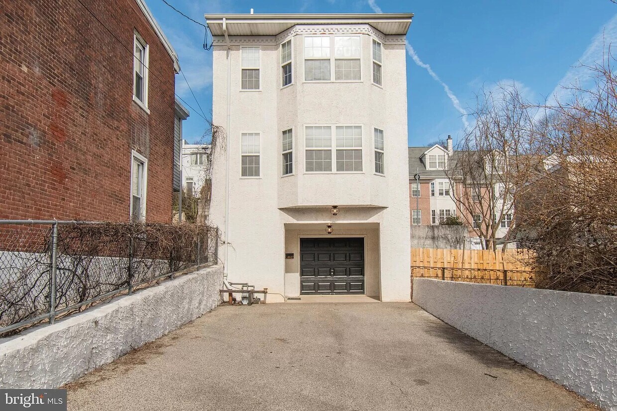 Foto principal - 4627 Mansion St
