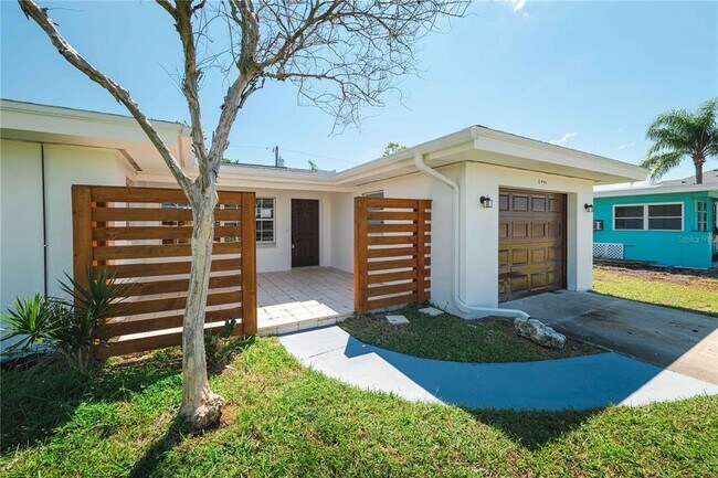 Foto del edificio - 2491 Coronado Way