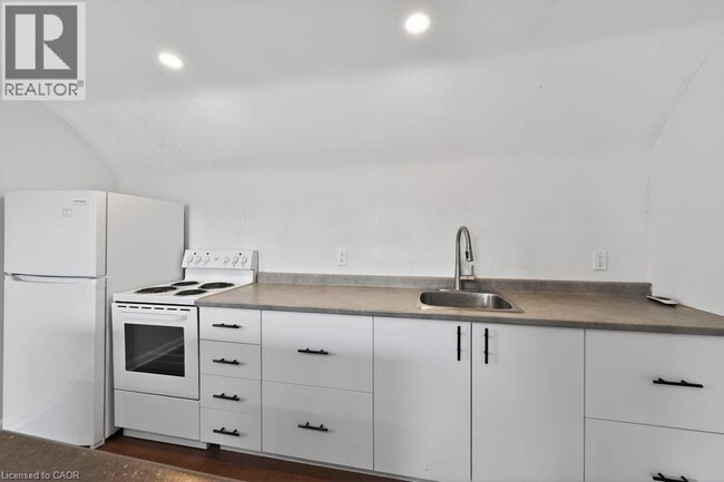 Building Photo - 2657 Binbrook Rd