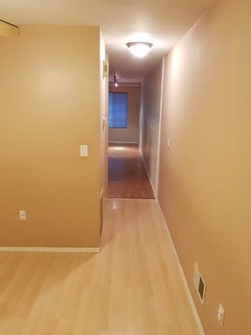Building Photo - 122 Sommer Ave