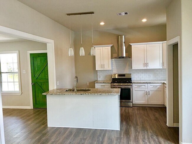 Foto del edificio - 7061 Lawndale St