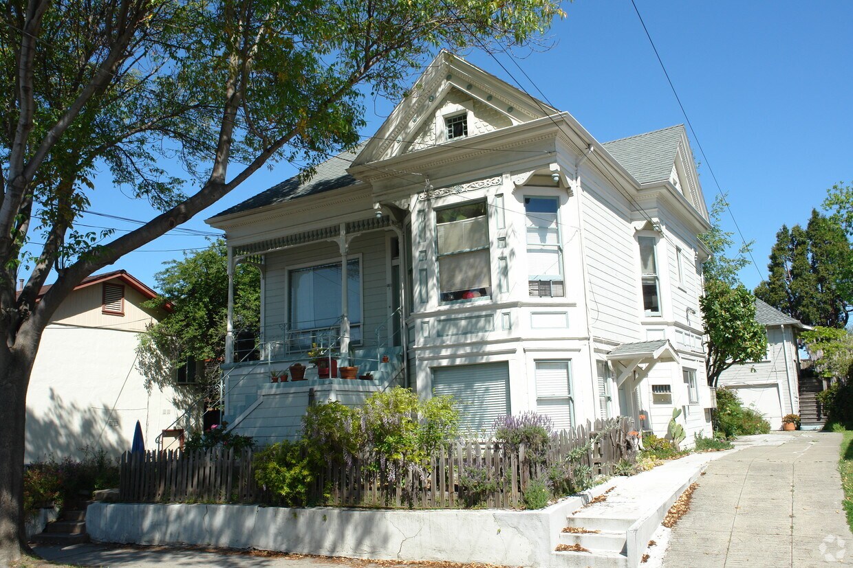 Building Photo - 1807-1811 Derby St