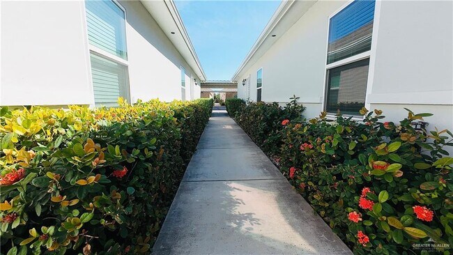 Foto del edificio - 24 Carlisle Ave