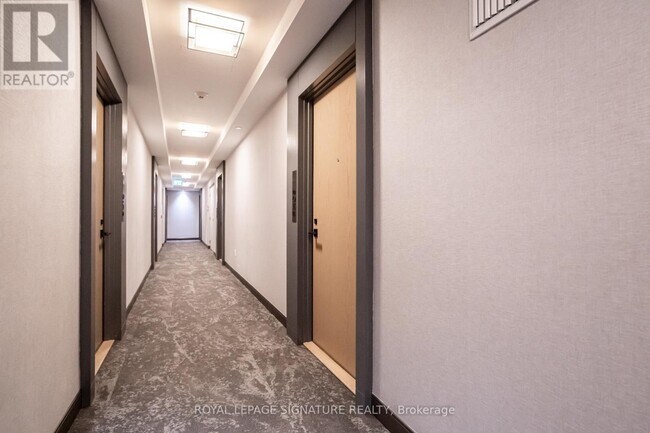 Building Photo - 225 Village Green Square