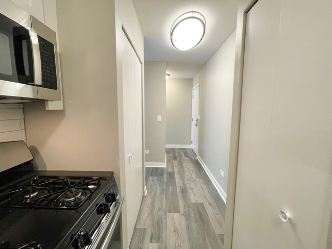 Foto del edificio - 949 W Foster Ave