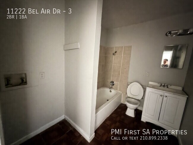 Foto del edificio - 11222 Bel Air Dr-3