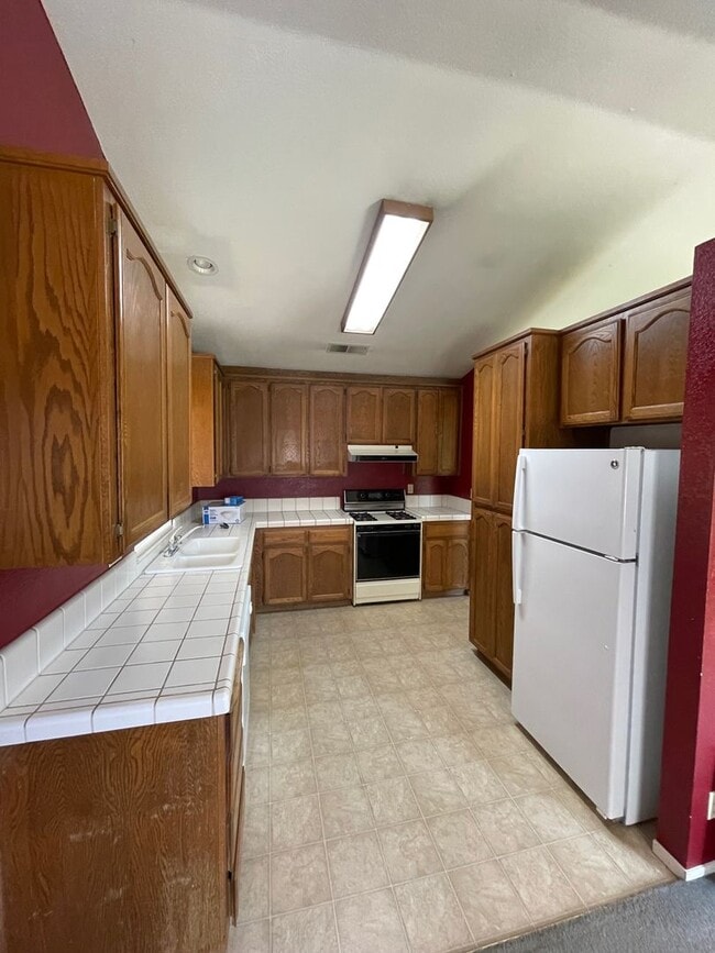 Building Photo - Beautiful 3 Bedroom 2 Bath Home in Excelle...