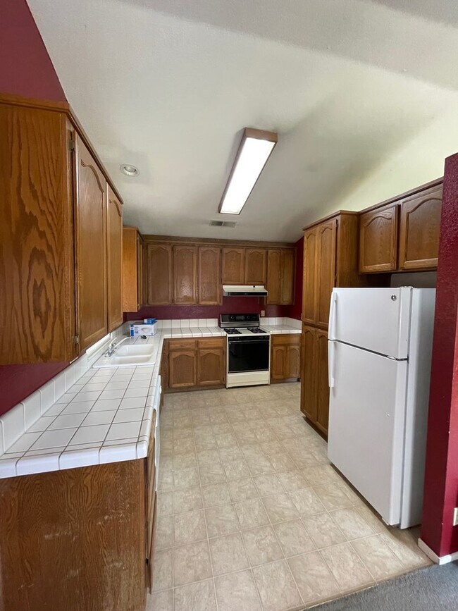 Foto del edificio - Beautiful 3 Bedroom 2 Bath Home in Excelle...