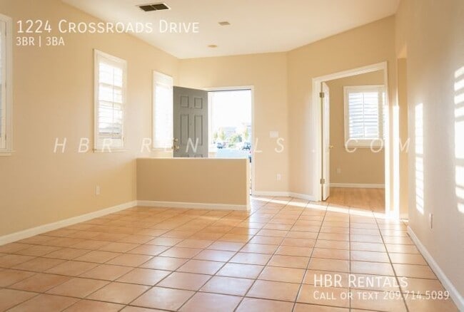 Building Photo - 1224 Crossroads Dr