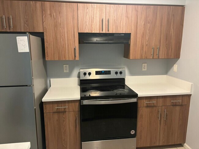 Building Photo - 5860 W Sample Rd