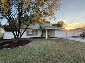 Building Photo - 4416 Summer Oak Dr