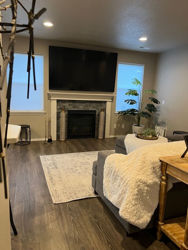 Building Photo - Home in Hayden North!