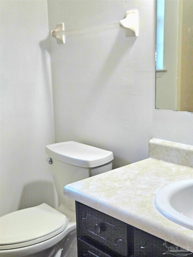 Foto del edificio - 5808 Hermitage Cir