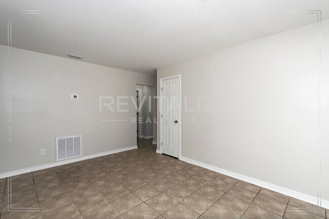 Foto del edificio - Cozy, Updated 3-Bedroom Home with a Shady Yard!