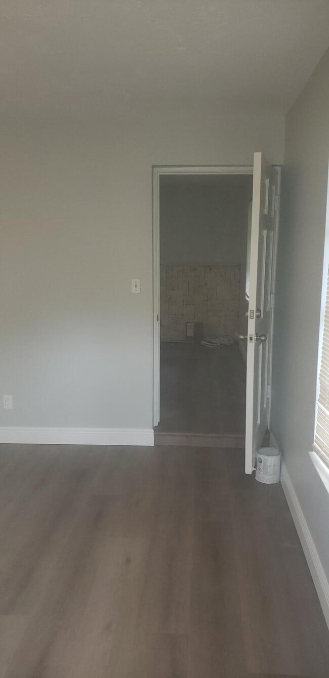 Building Photo - 4442 Golfers Dr W